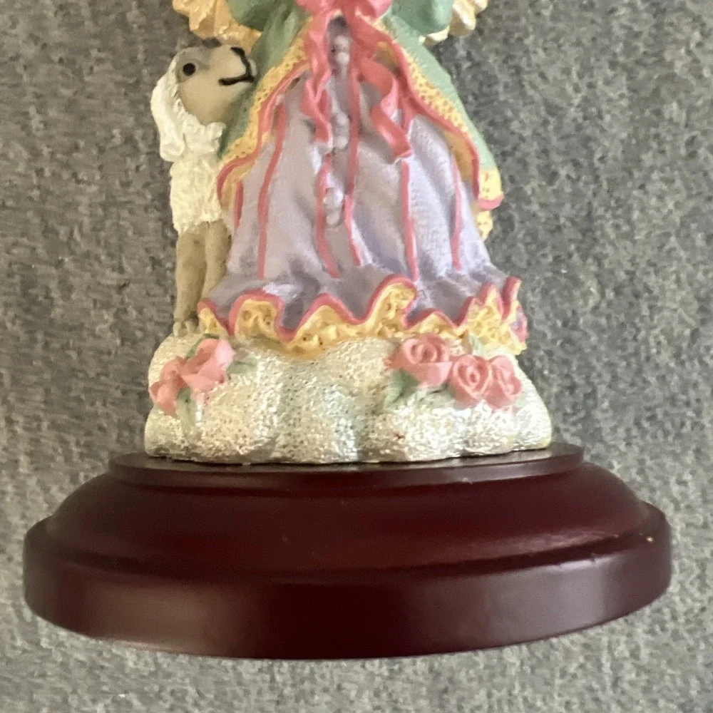 Christmas Around the World The Praying Angel w/Lamb on Wood Base New Vintage 99